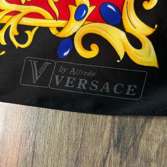 VERSACE SCRAF - Picture 7 of 11
